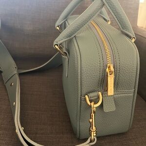 Beautiful cross-bag lightly used no stain